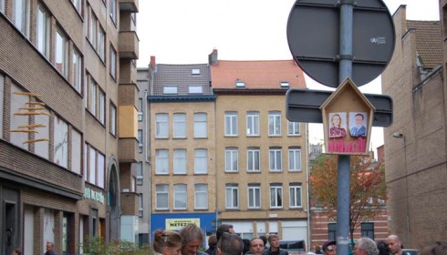 Une œuvre de Benjamin Verdonck à Openbaar museum (musée public), des immeubles de logements sociaux inhabités transformés en lieux d’exposition.